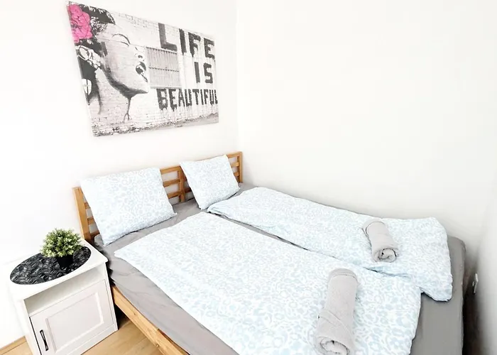 Comfortable 3br Next To Wiener Stadthalle G4 דירה *