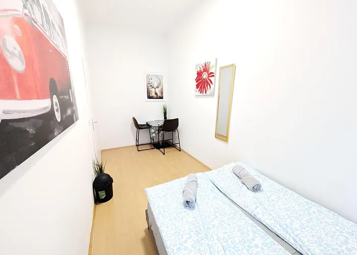 Comfortable 3br Next To Wiener Stadthalle G4 דירה